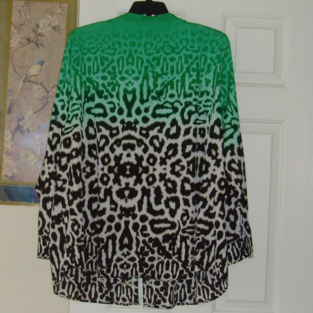CALVIN Klein Relaxed Fit Tunic Style Leopard Print Blouse (Green) 3X - Picture 4 of 7